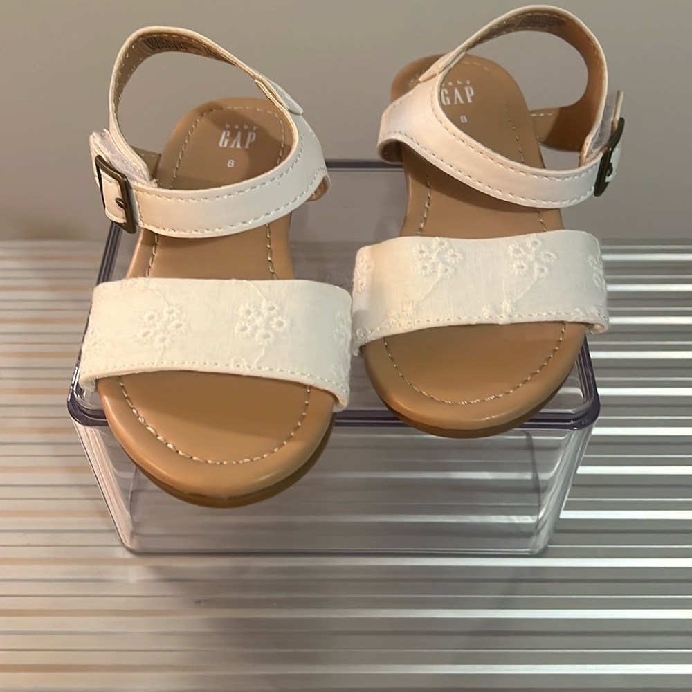 ☀️3 FOR $25 Baby Gap Sandals